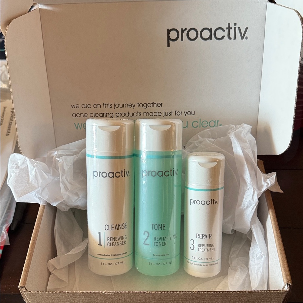 Proactiv Cleanser and Toner Set - White and Green